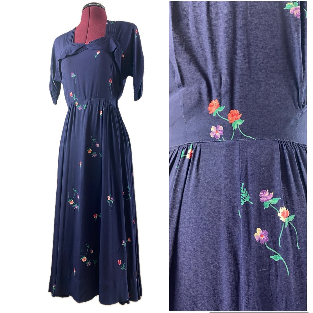 Stunning 1940s Crepe Navy Floral Dress